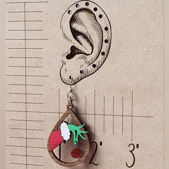 Grinch hand ornament earrings - Picture 8 of 9